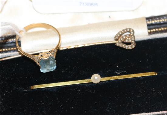 Aquamarine and yellow metal ring, 18ct gold & pearl double-heart stickpin & a yellow metal & pearl tiepin